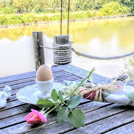 Bed and Breakfast Quai Des Fleurs Saint-Savinien Exterior foto