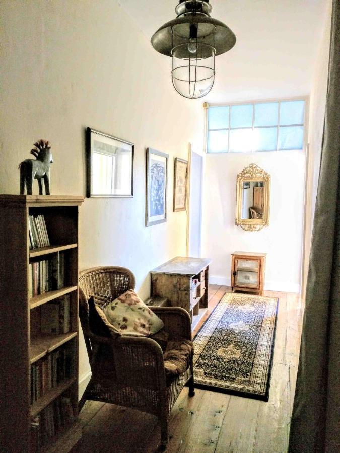 Bed and Breakfast Quai Des Fleurs Saint-Savinien Exterior foto
