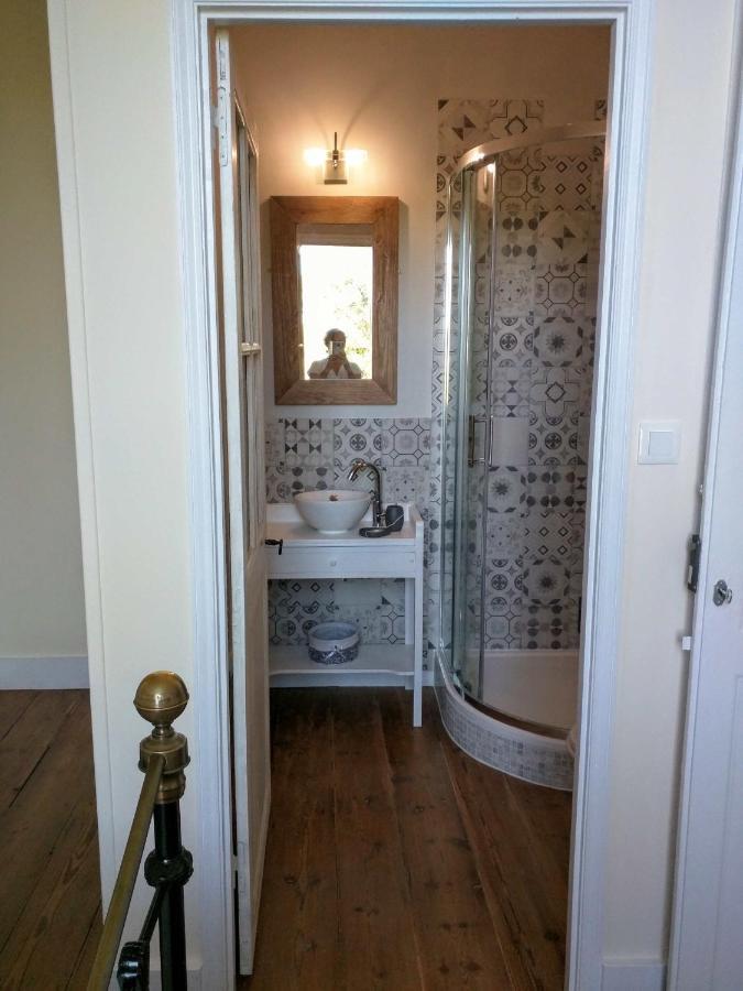 Bed and Breakfast Quai Des Fleurs Saint-Savinien Exterior foto