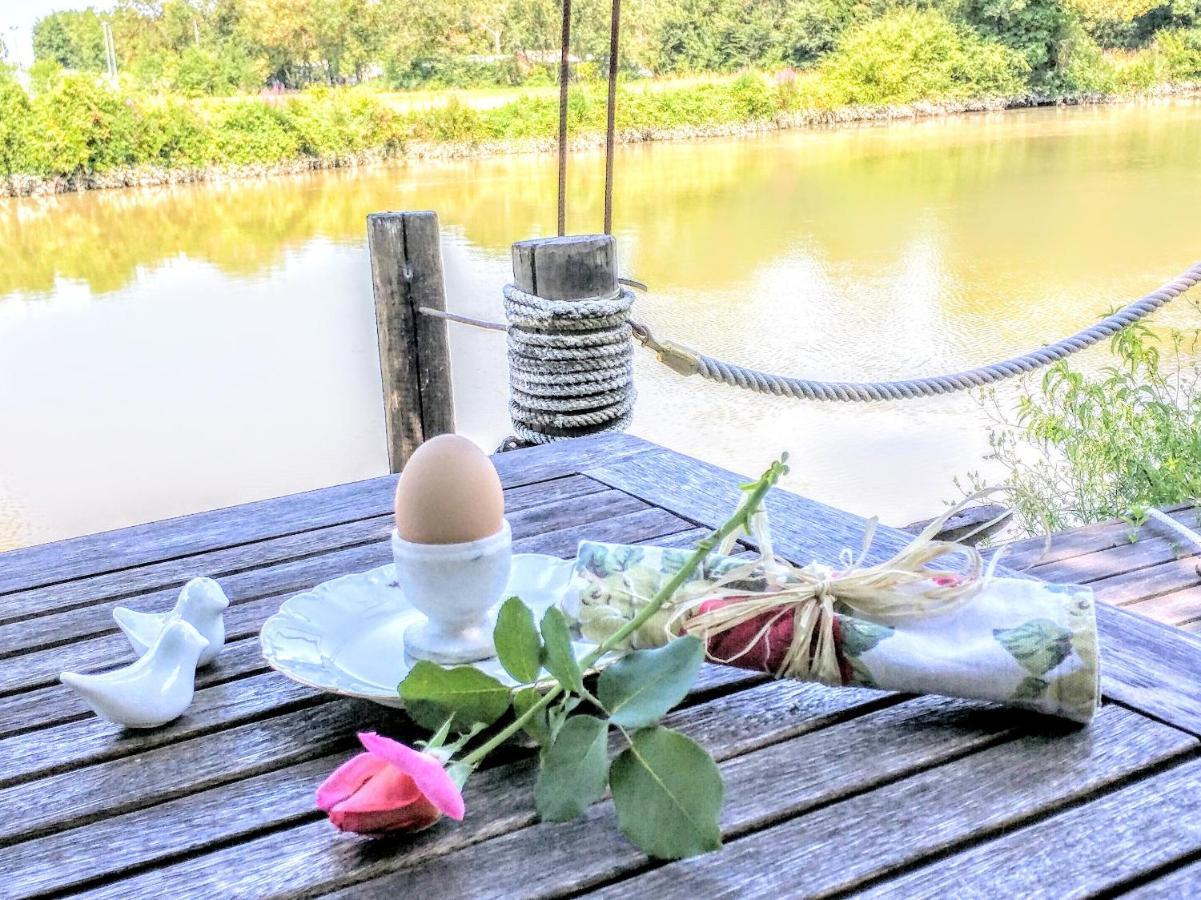Bed and Breakfast Quai Des Fleurs Saint-Savinien Exterior foto