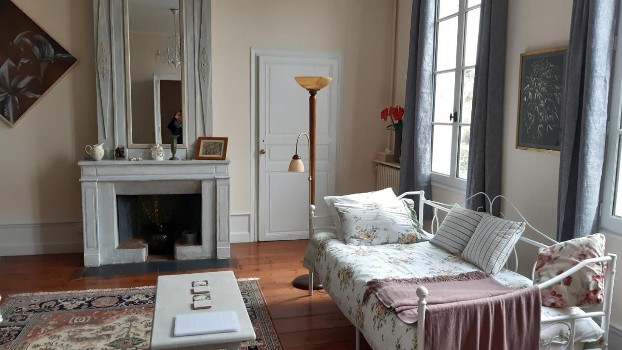 Bed and Breakfast Quai Des Fleurs Saint-Savinien Exterior foto