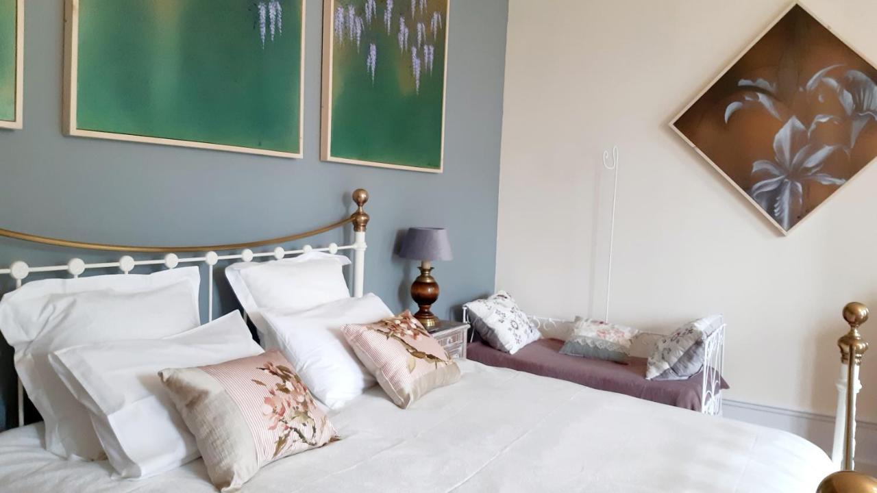 Bed and Breakfast Quai Des Fleurs Saint-Savinien Exterior foto